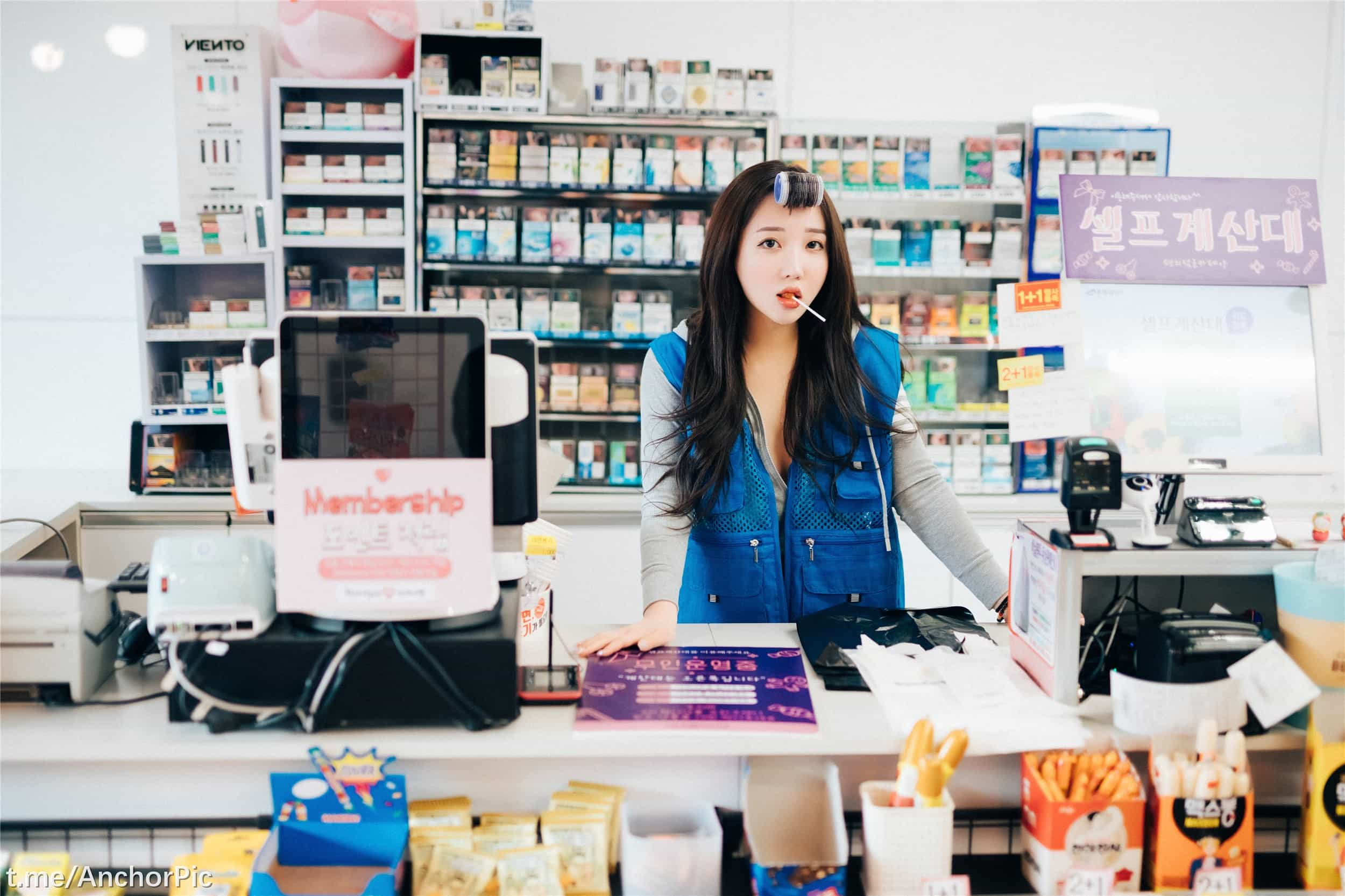 [Loozy] Son Ye-Eun – Convenience Store Part Timer 100P